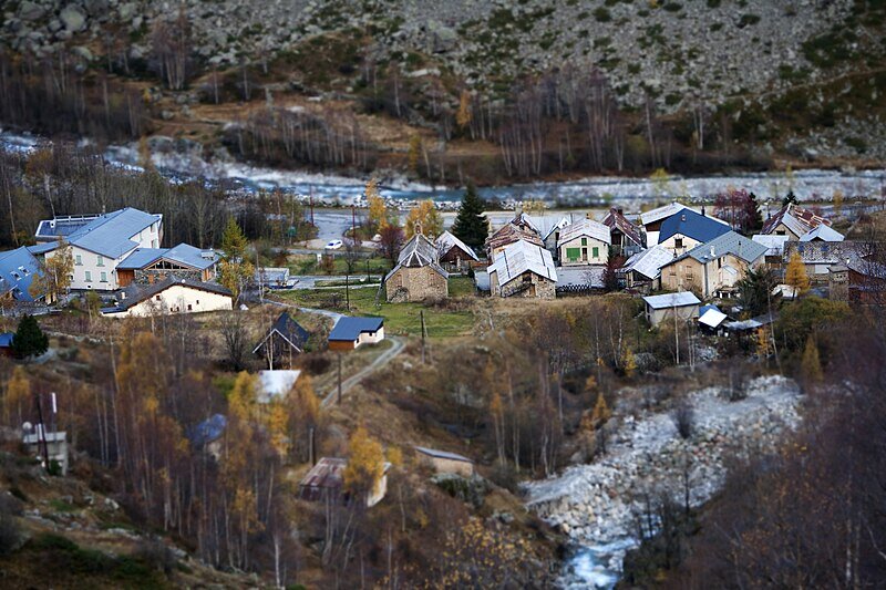 Crues les images impressionnantes de la Bérarde hameau enseveli en Isère