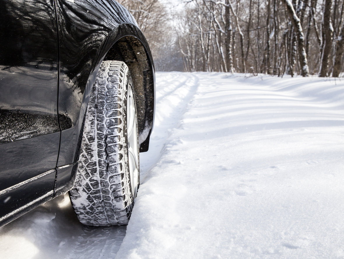 2 ou 4 pneus hiver : Combien de pneus neige faut-il monter ?