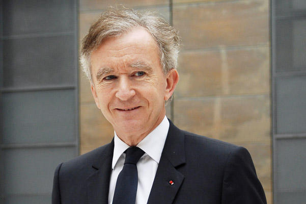 A deux ans de la retraite forcée, Bernard Arnault compte bien s'offrir une  rallonge à la tête de LVMH