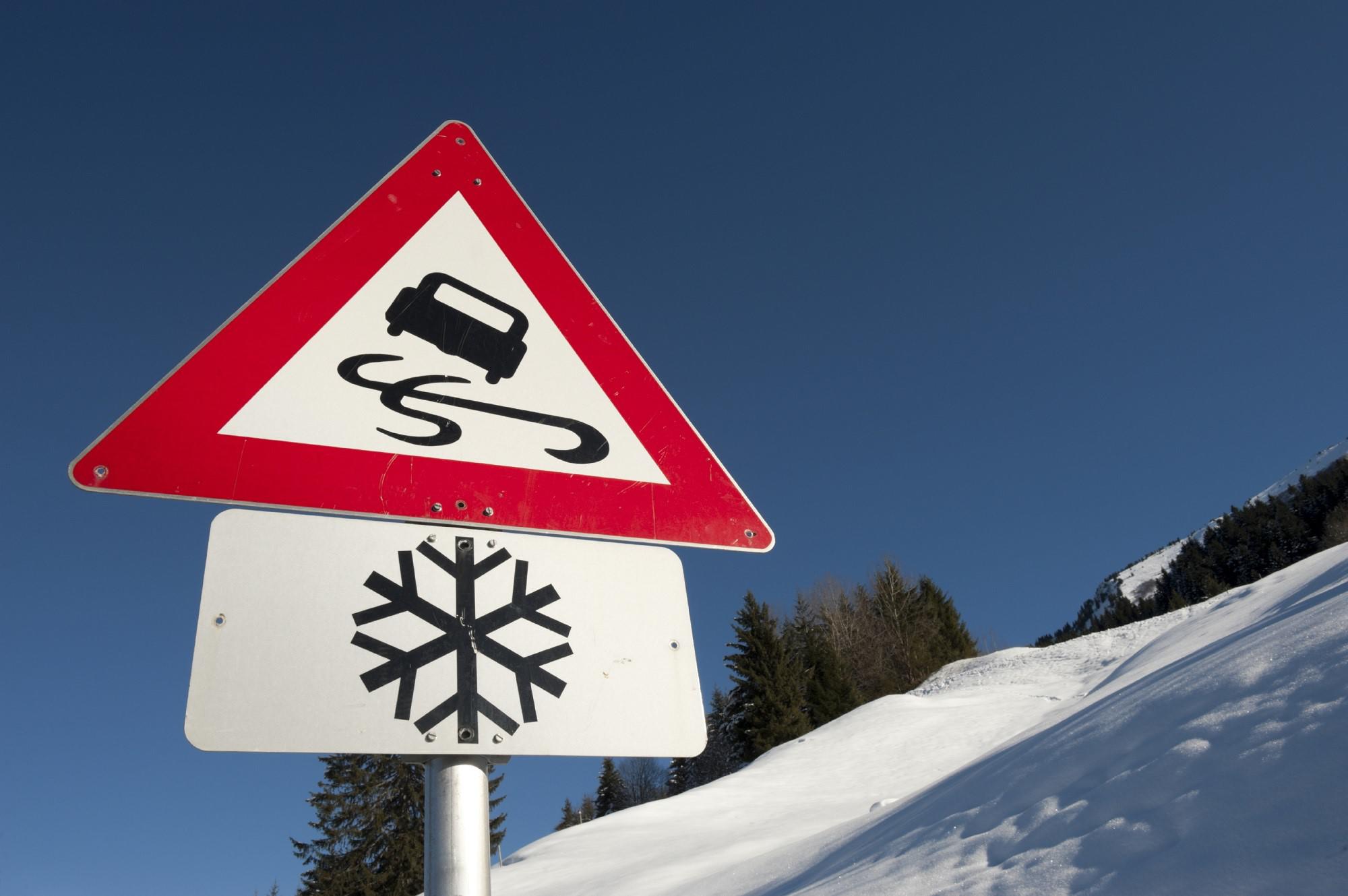 Дорожные знаки в зимний период