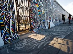 Mur de Berlin menacé : les berlinois manifestent
