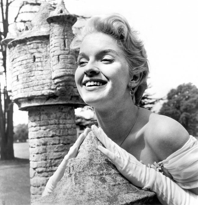 Shirley Eaton en 1956