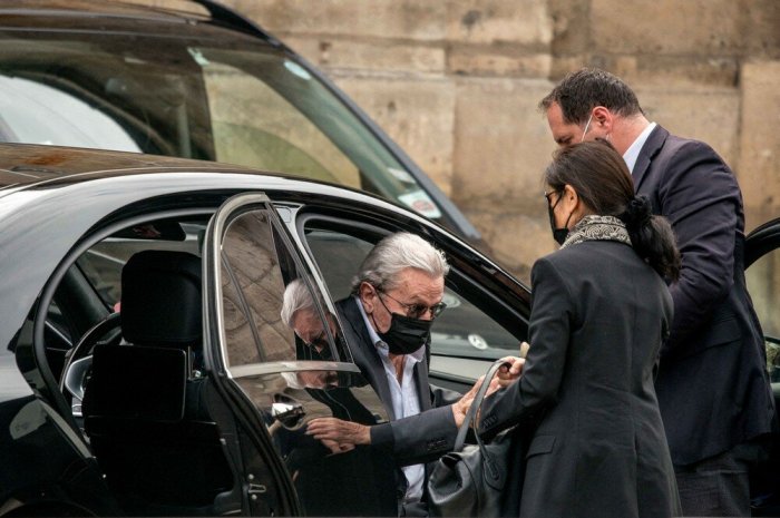 Hiromi Rollin et Alain Delon en 2021