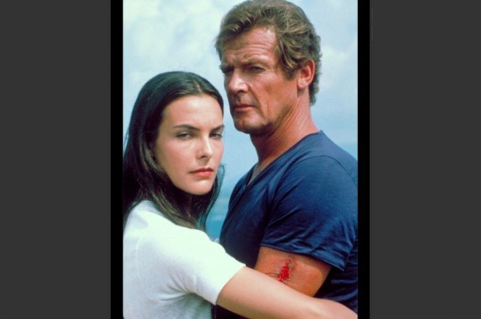 Roger Moore et Carole Bouquet