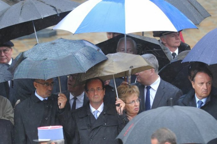 François Hollande lors d'une cérémonie nationale aux Invalides à Paris en 2011