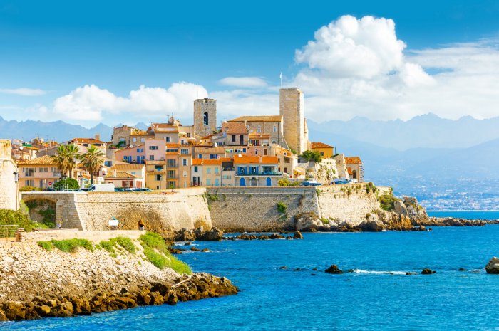 7) Antibes