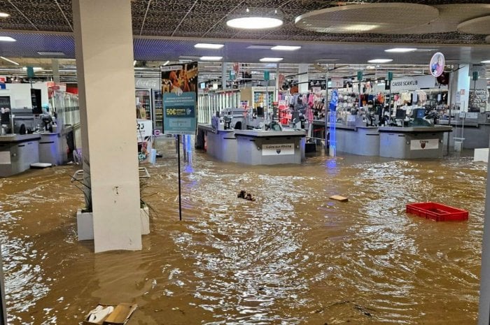 Un hypermarché Carrefour