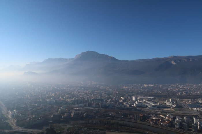 Pollution feux de cheminée interdits Grenoble