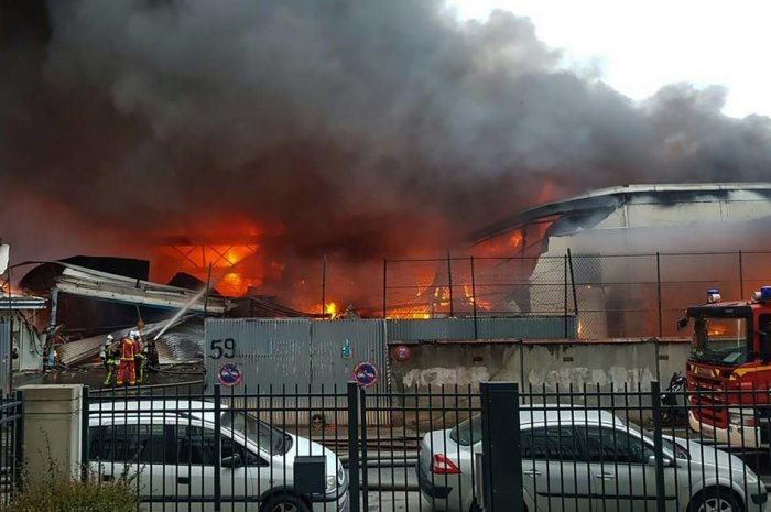 Dimanche, 26 mai, un impressionnant incendie s'est déclaré dans un entrepôt à Aubervilliers (93)&nbsp;