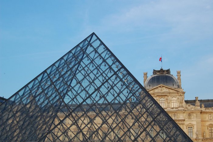Le musée du Louvre : environ 7,5 milliards d’euros