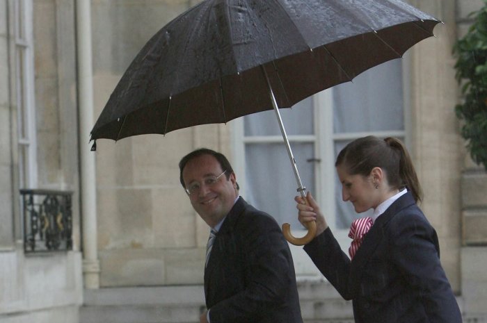 François Hollande sous la pluie en 2007