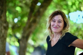 Valeria Bruni Tedeschi : l-elegance et le mystere d-une villa familiale d-exception