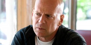 Bruce Willis presque méconnaissable avec des cheveux : à quoi ressemblait-il au début de sa carrière ? 