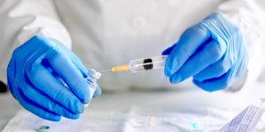 Pourquoi le PDG de Pfizer n'a-t-il pas prévu de se faire vacciner tout de suite ?