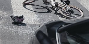 “C’était un bain de sang” : le sort tragique de Paul, le cycliste de 27 ans écrasé par une voiture