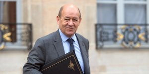 Jean-Yves Le Drian : pourquoi est-il si précieux à François Hollande ?