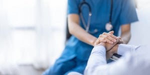 Un médecin spécialisé en soins palliatifs à domicile soupçonné d’avoir tué huit patients