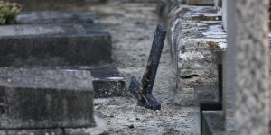 Des dizaines de tombes chrétiennes profanées en Meurthe-et-Moselle