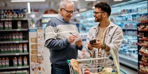 "Compagnon d'emplettes" : ils accompagnent les personnes âgées au supermarché