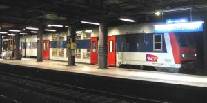 Paris : il pousse une septuagénaire dans le RER et la tue