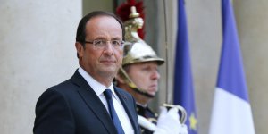 Privilèges des anciens présidents : pourquoi François Hollande conserve un rapport top secret 