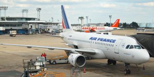 Paris : macabre découverte dans le train d'atterrissage d'un avion Air France