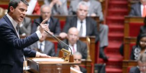 Vote de confiance : une faible majorité pour Manuel Valls