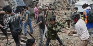 Séisme au Népal : un troisième Français est mort, a annoncé Laurent Fabius