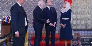 Brigitte Macron à Rabat, ses “pieds de Barbie” intriguent les internautes