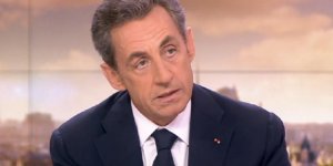 Nicolas Sarkozy enterre l’union nationale et charge Manuel Valls