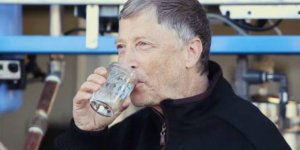 Quand Bill Gates boit de l’eau obtenue à partir d’excréments 