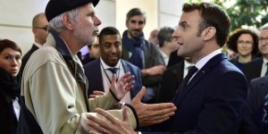 Emmanuel Macron répond sèchement à un professeur : que s’est-il passé mardi à Pau ?