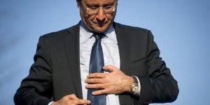 La cravate de François Hollande : tout le monde en parle !