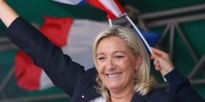 Marine Le Pen : la présidente du FN a la cote à l’étranger !