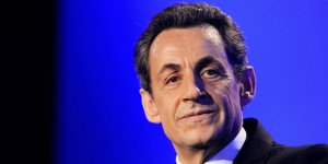 Macron : Sarkozy lui fait un appel du pied en direct à la télé !