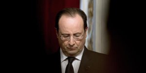 Hollande reconnaît avoir été "trop loin" en supprimant la TVA Sarkozy