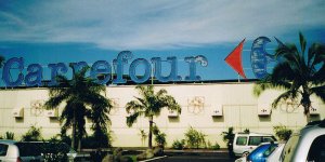 Carrefour : une caissière détourne 55 000 € grâce à des clients imaginaires