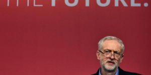 Royaume-Uni : l'anti-austérité Jeremy Corbyn élu à la tête du Parti travailliste 