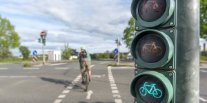 Un nouveau feu tricolore arrive dans nos villes : finis les incidents entre cyclistes et automobilistes ? 