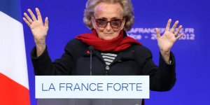 En "bon petit soldat", Bernadette Chirac est "de tout cœur" avec Nicolas Sarkozy