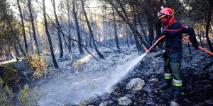 Incendie à Martigues : les effrayantes images d’un camion de pompiers piégé par les flammes