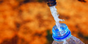 Minérale ou en bouteille : à quelle eau peut-on encore se fier ? 