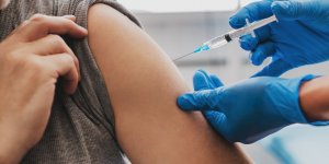 Covid-19 : où les jeunes se font-ils le moins vacciner ? 