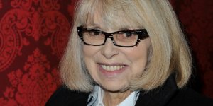 Mireille Darc, une "bâtarde" : ses confidences sur son enfance douloureuse 