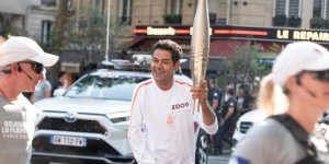 Paris 2024 : 20 ans après, Jamel Debbouze porte à nouveau la flamme olympique