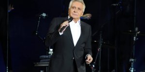 "Bien fait pour sa gueule" : Michel Sardou s’en prend à Emmanuel Macron