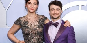 Daniel Radcliffe : la star d’Harry Potter dans un costard étonnant aux côtés de sa belle aux Tony Awards 2024