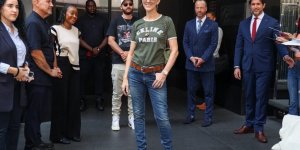 Céline Dion en Céline, à New York : la chanteuse malade n’a pas perdu son sens de l’humour