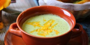 Découvrez la recette de la soupe cheddar-brocoli : Votre nouveau bol de réconfort pour cet hiver !