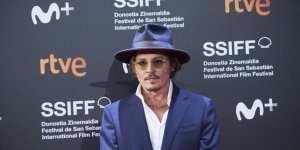 Johnny Depp : son fils Jack Depp barman dans un restaurant à Paris